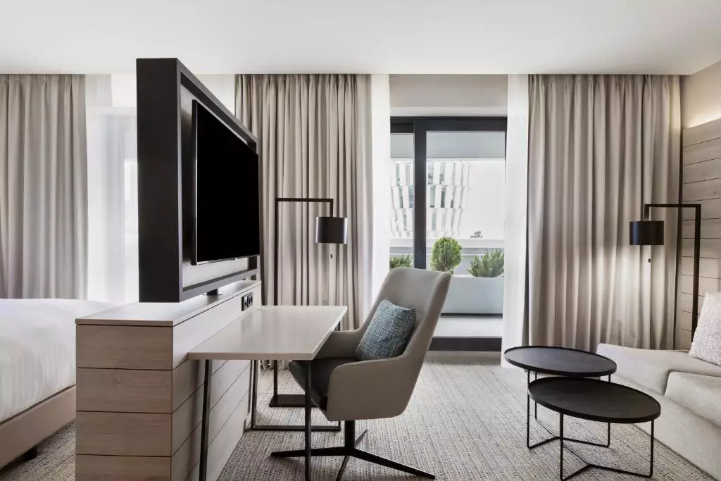 اتاق COURTYARD BY MARRIOTT